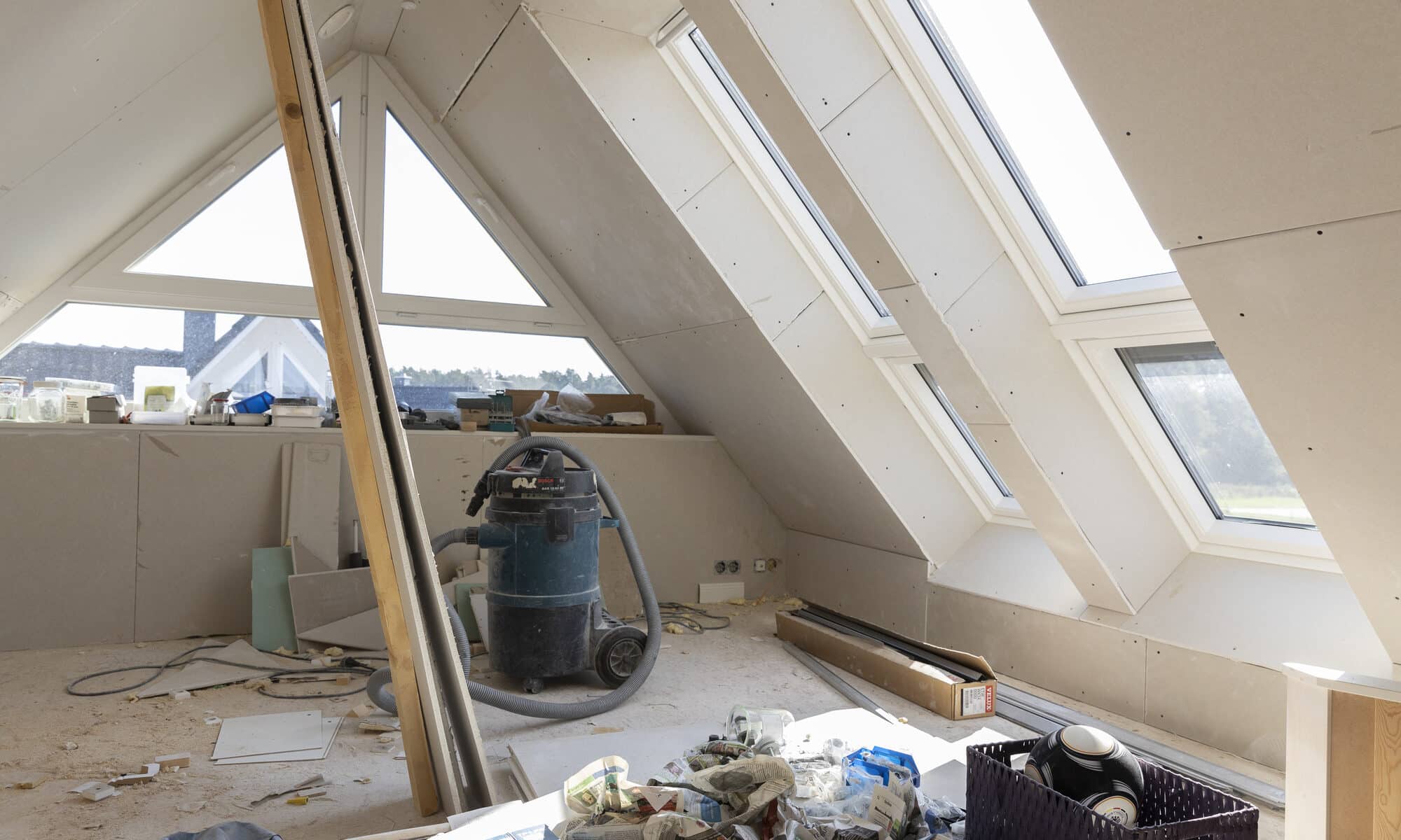 découvrez les tarifs pour la modification de charpente dans vos combles. obtenez un devis précis et conseils pour optimiser vos travaux de rénovation.