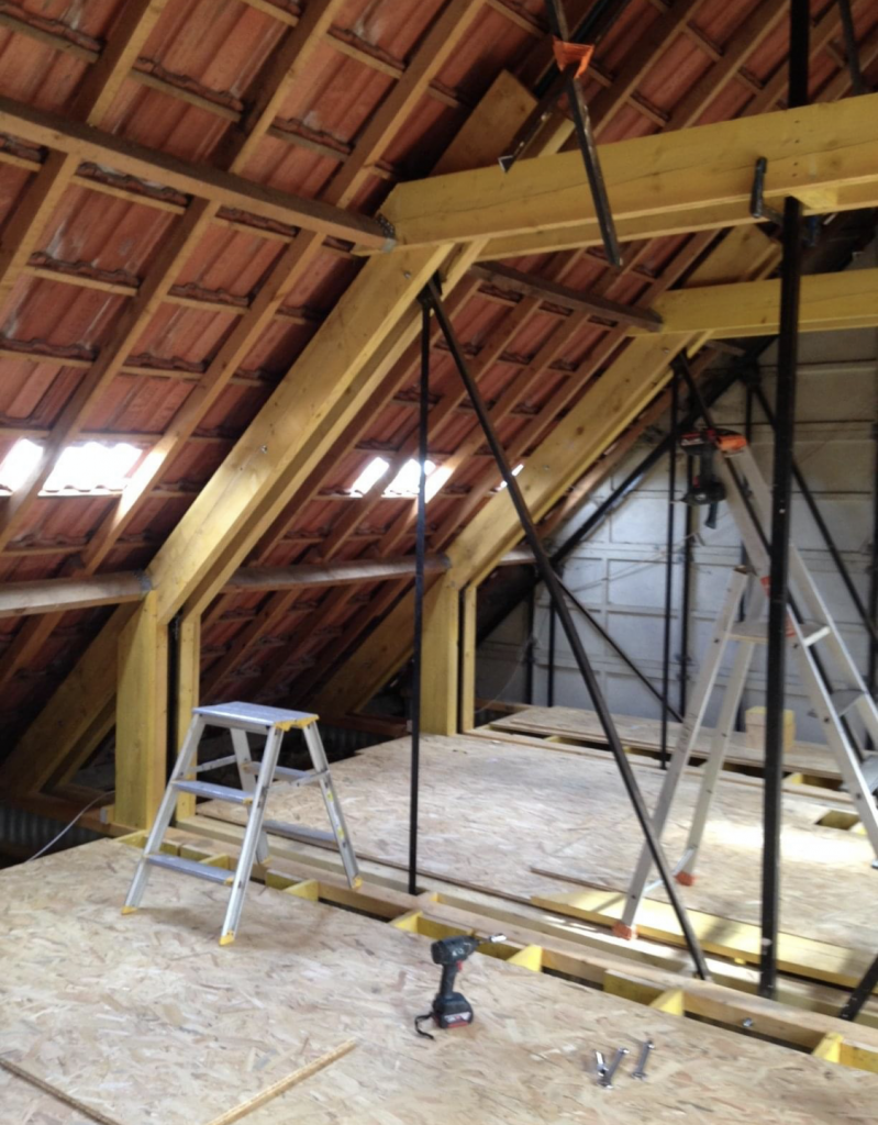 découvrez les tarifs pour la modification de charpente dans vos combles. obtenez un devis clair et adapté à vos besoins pour vos travaux de rénovation de toiture.