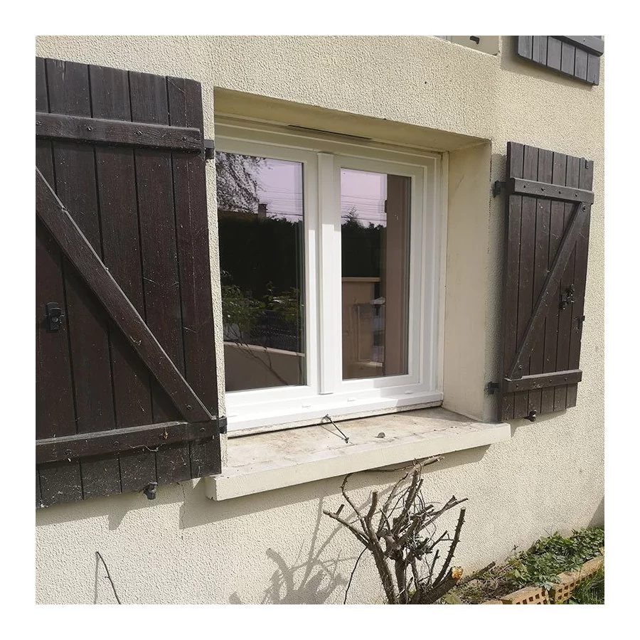 découvrez le prix moyen d'une fenêtre sur mesure, les facteurs qui influencent le coût et comment obtenir un excellent rapport qualité-prix pour vos fenêtres personnalisées.