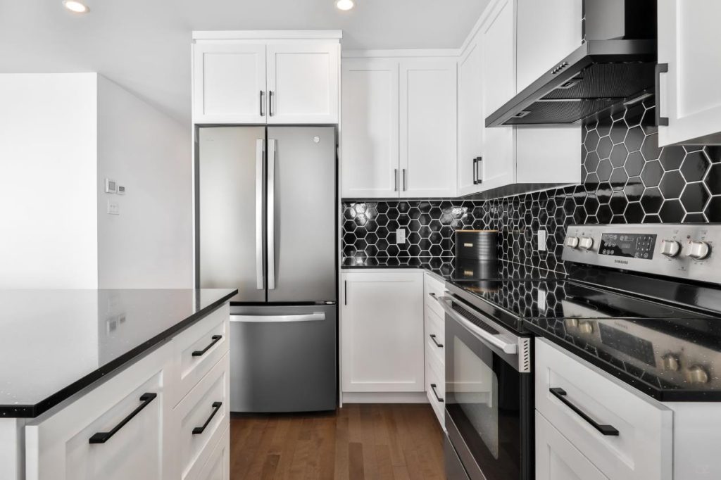 découvrez le prix moyen pour la rénovation d'une cuisine et obtenez des conseils pour bien estimer votre budget travaux.