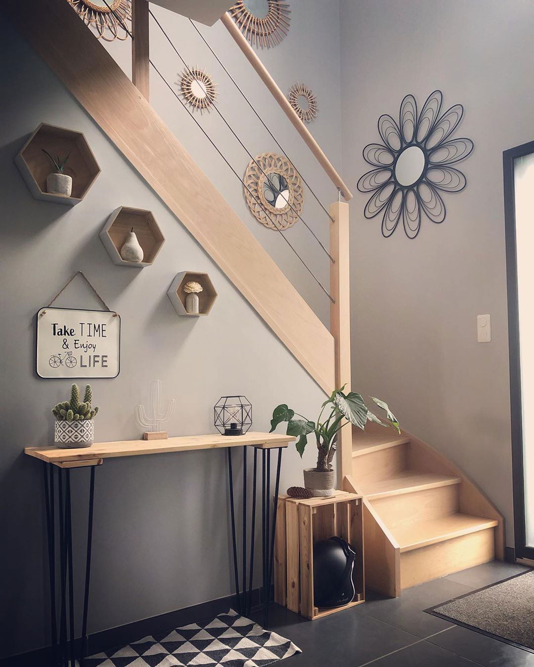 découvrez les prix pour la peinture d'une cage d'escalier d'immeuble. estimez le coût selon la surface, le type de peinture et la complexité des travaux.