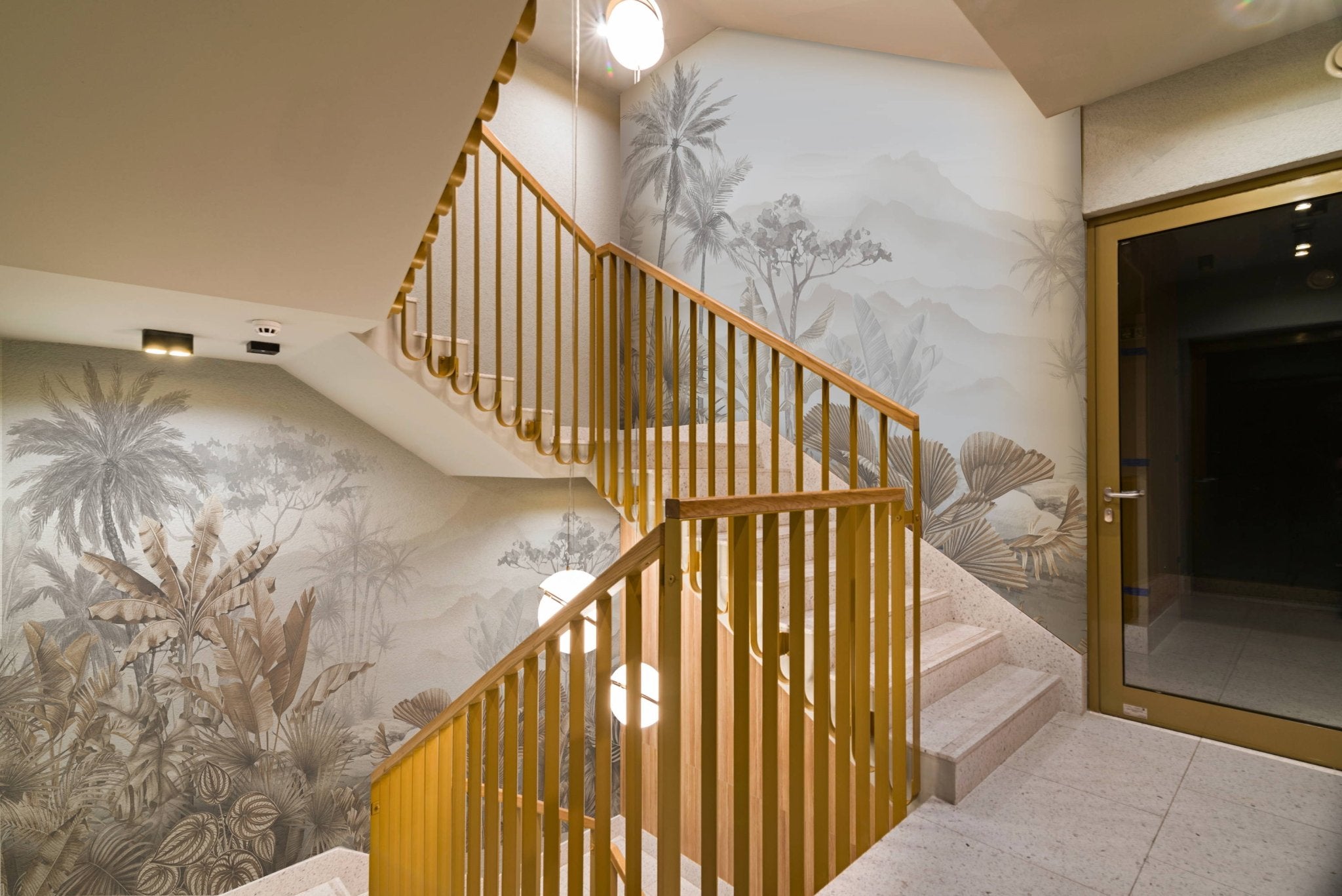 découvrez les tarifs pour la peinture d'une cage d'escalier d'immeuble, avec des conseils pour choisir le bon peintre et optimiser votre budget rénovation.