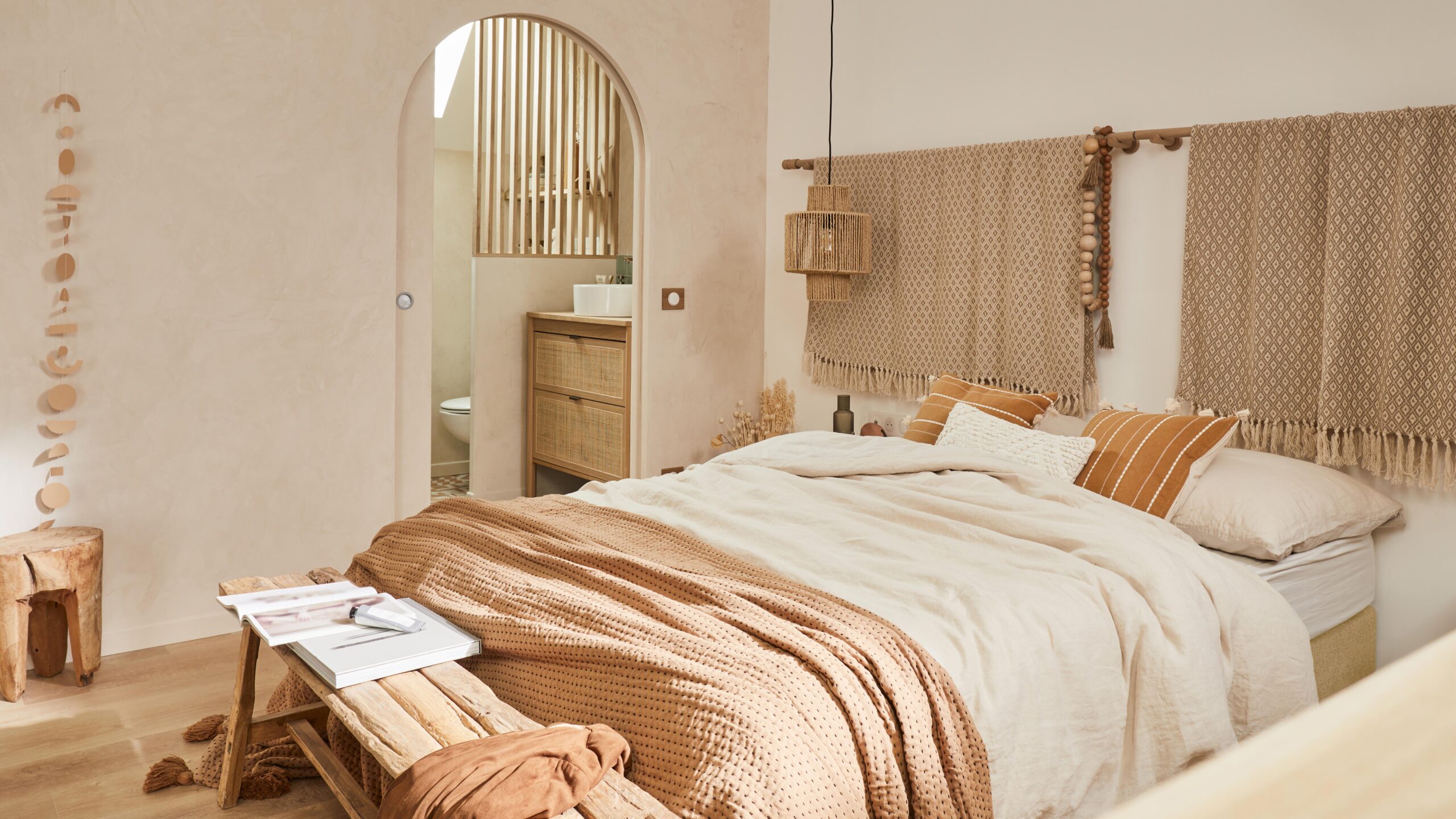 prix peinture chambre 10m2 2 scaled découvrez les tarifs pour la peinture d'une chambre de 10m2, conseils pour choisir la peinture adaptée et estimer le coût total des travaux.