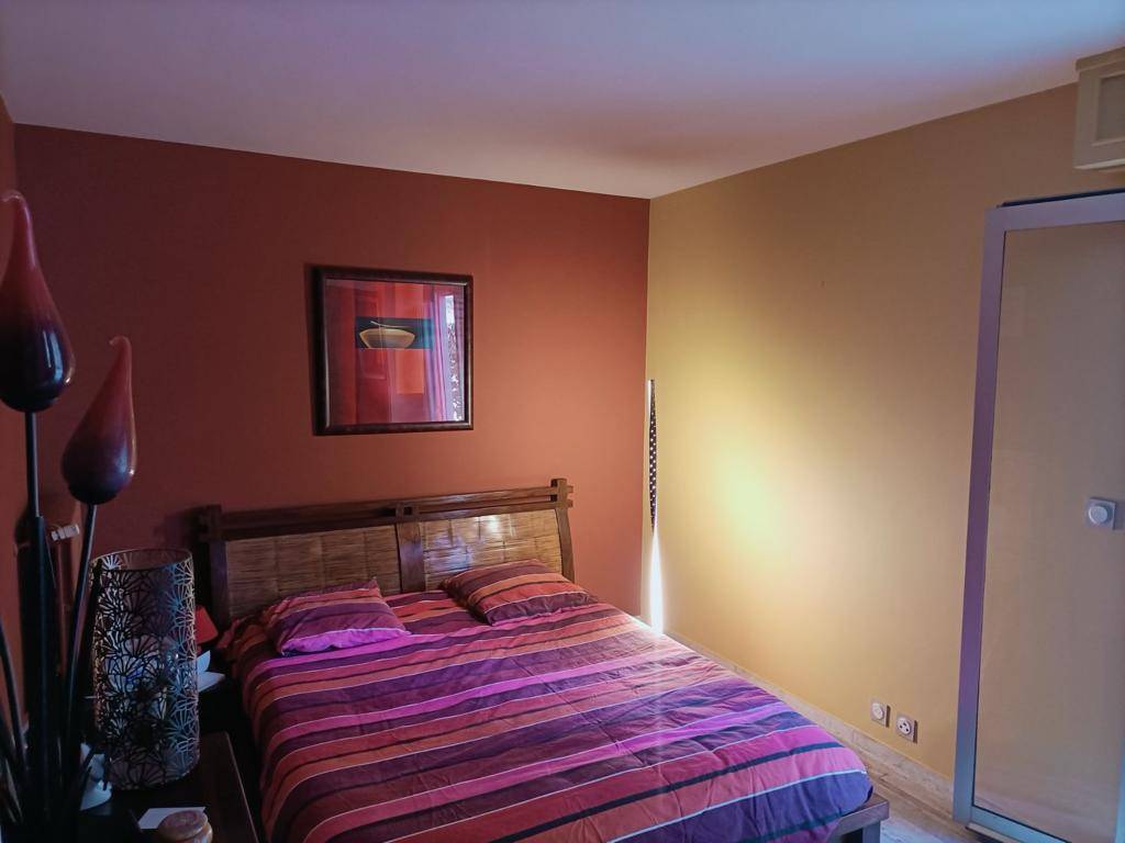 découvrez les tarifs moyens au mètre carré pour la peinture intérieure afin de bien planifier votre budget rénovation. conseils et astuces pour choisir la peinture adaptée à votre intérieur.