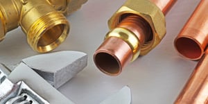 découvrez comment maîtriser le prix de la plomberie lors de la rénovation de votre maison, pour économiser sans compromettre la qualité des travaux.