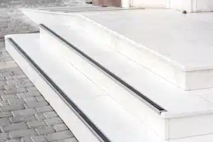 découvrez les prix pour la pose de carrelage d'escalier et obtenez un escalier esthétique et durable grâce à un professionnel qualifié.
