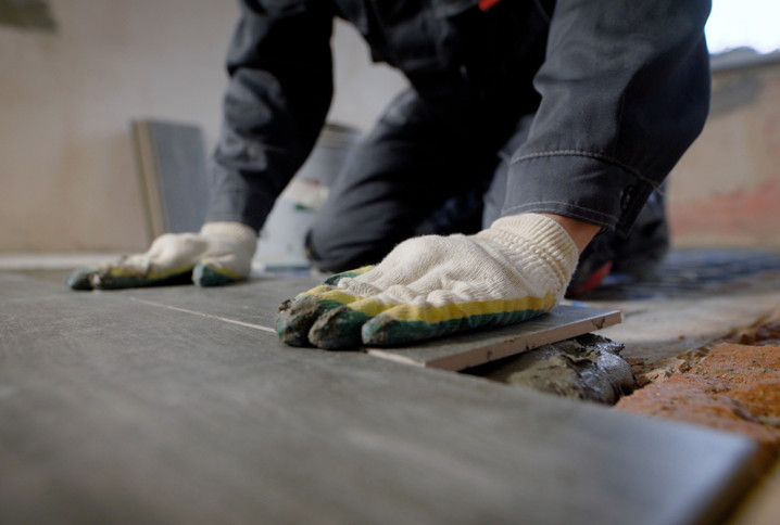 comparez les prix de pose de carrelage et parquet pour trouver les meilleures offres et économisez sur vos travaux de rénovation. conseils et astuces pour un choix malin.