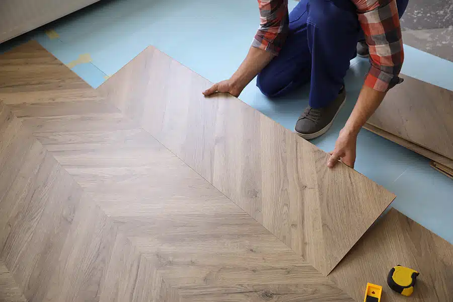 découvrez les prix pour la pose de parquet flottant, astuces pour bien choisir et conseils pour un budget maîtrisé.