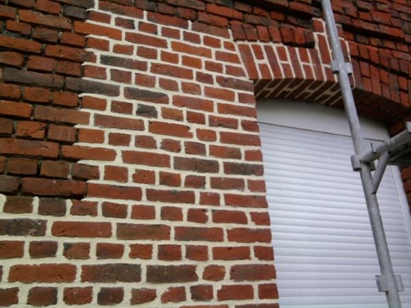 découvrez les prix pour un ravalement de façade en brique et obtenez des conseils pour bien choisir vos artisans et matériaux afin de valoriser votre logement.