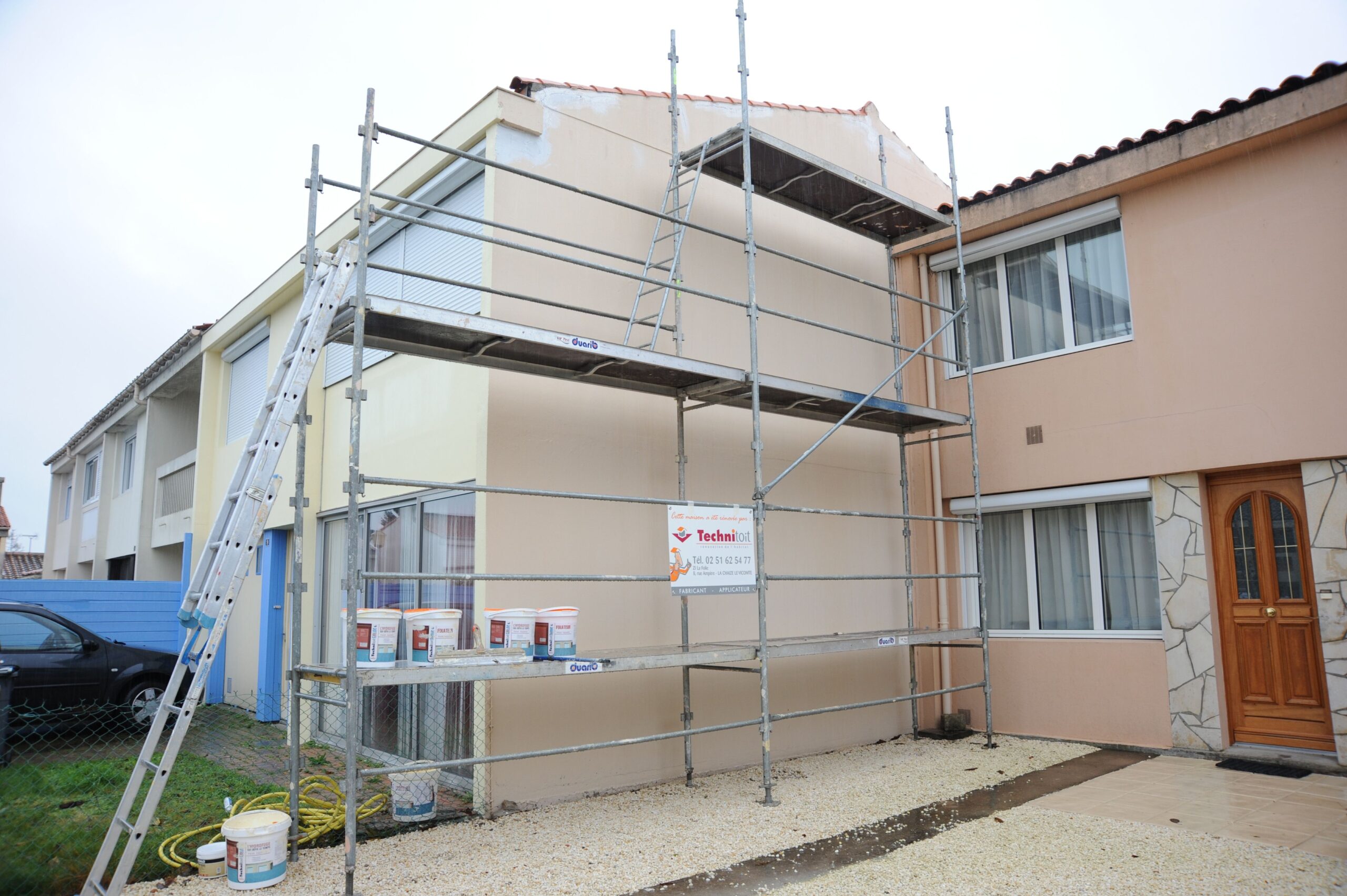 découvrez nos conseils et tarifs pour un ravalement de façade isolante efficace, afin d'améliorer l'isolation et augmenter la valeur de votre immeuble.