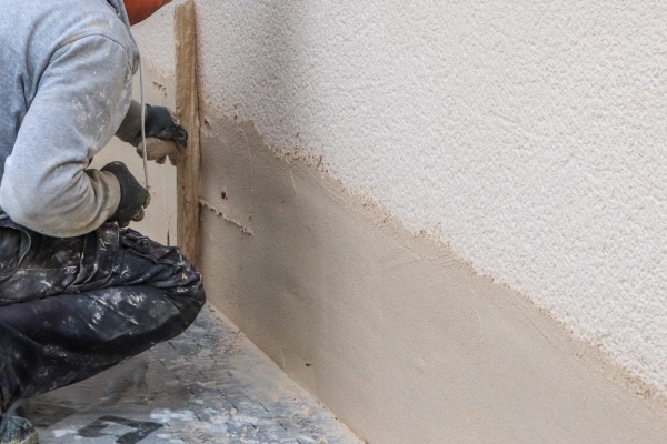 découvrez les prix pour refaire le crépi de votre maison et obtenez des conseils pour choisir le meilleur rapport qualité-prix pour vos travaux de rénovation extérieure.