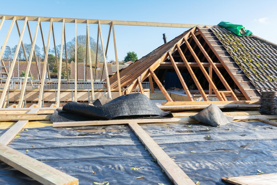 découvrez les prix pour un rehaussement de toiture en bois, une solution idéale pour agrandir votre espace tout en préservant l'esthétique naturelle de votre maison.