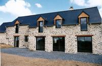 découvrez les prix de rénovation d'un corps de ferme et obtenez des conseils pour bien estimer votre budget de travaux.