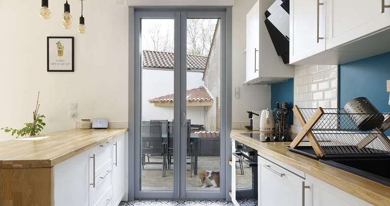 découvrez les prix de rénovation de fenêtres et obtenez des conseils pour optimiser votre budget tout en améliorant l'isolation et l'esthétique de votre habitat.