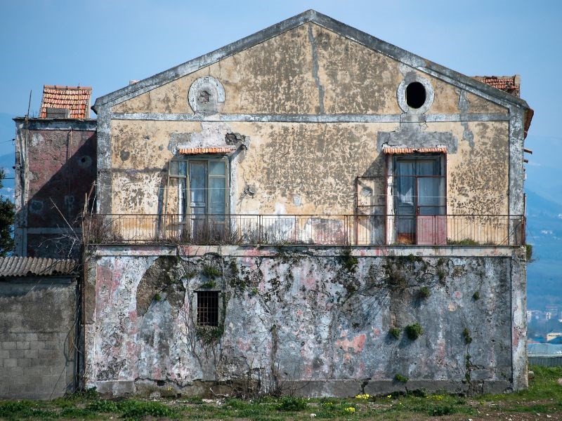 découvrez le prix moyen au m2 pour la rénovation d'une maison ancienne. estimez vos coûts et préparez votre projet de rénovation avec des conseils experts.