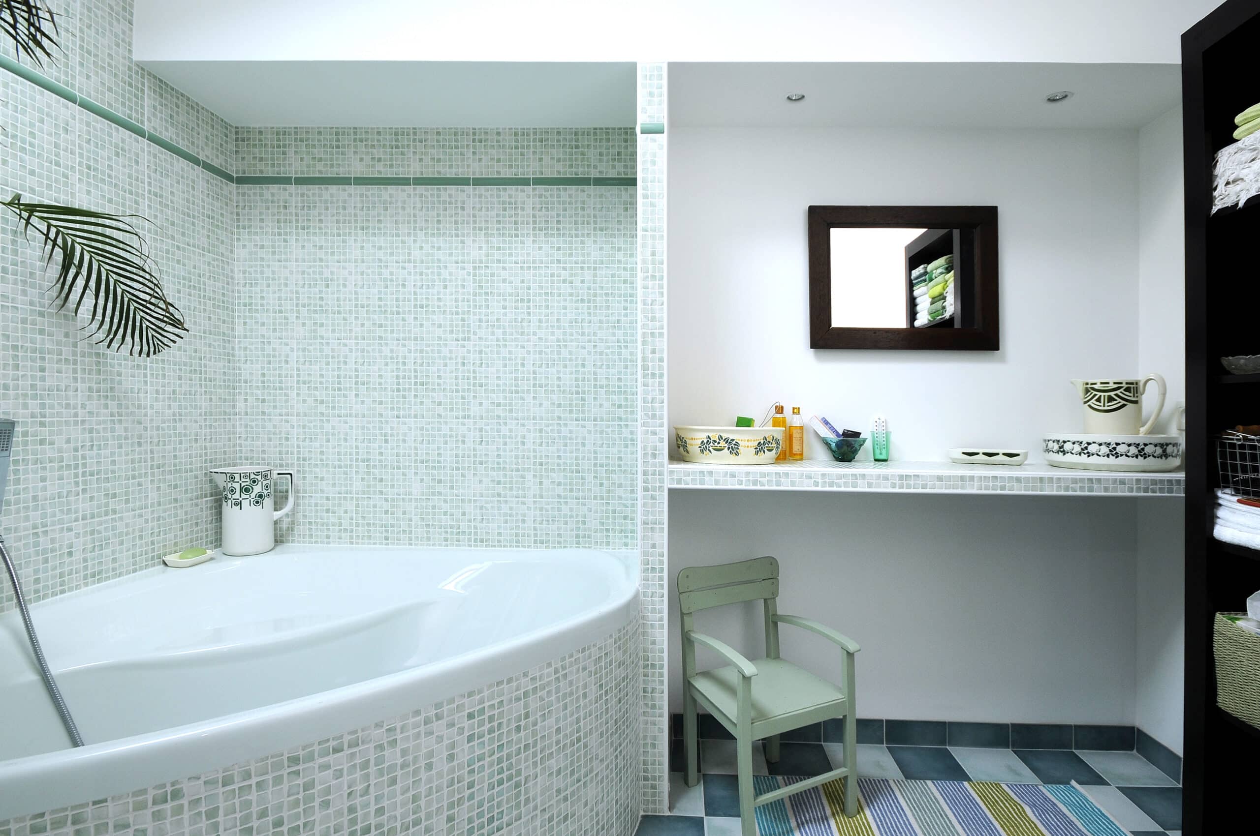 découvrez comment optimiser votre budget pour la rénovation d'une salle de bain de 5m2 en maîtrisant les coûts et en choisissant les meilleures options pour un résultat à la fois esthétique et fonctionnel.