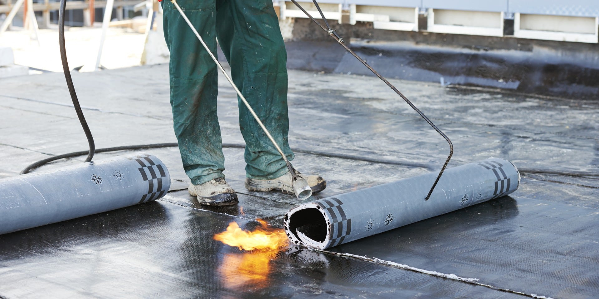 découvrez le prix de la rénovation d'un toit terrasse au m² : estimation des coûts, facteurs influençant les tarifs et conseils pour un projet réussi.