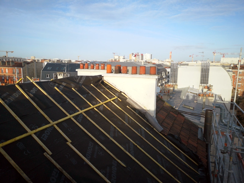 découvrez les prix de rénovation de toiture pour immeubles, astuces pour estimer les coûts et choisir les meilleurs matériaux afin d'assurer la durabilité de votre toiture.