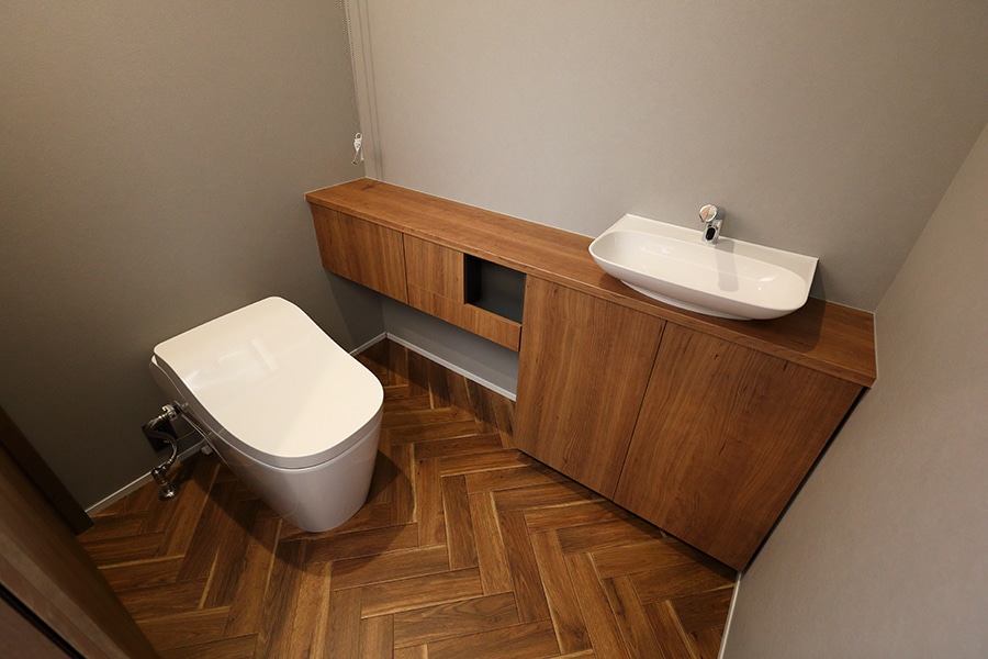 découvrez les prix de la réparation de chasse d'eau et obtenez des conseils pour économiser sur l'entretien de vos toilettes.