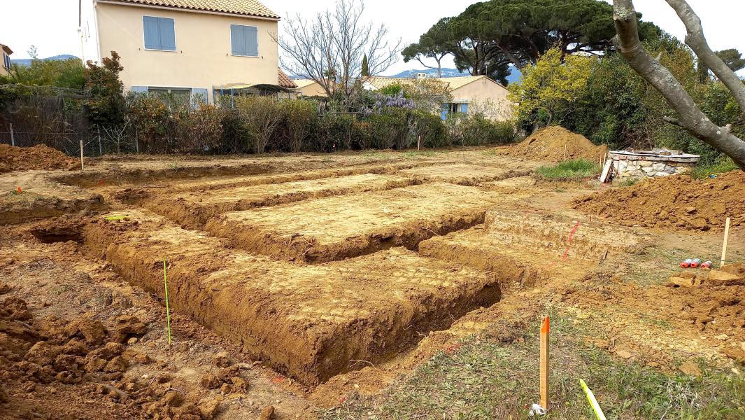 découvrez les prix du terrassement pour votre maison : estimation des coûts, facteurs influençant le tarif et conseils pour un projet réussi.