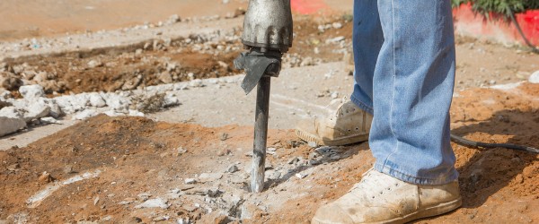 découvrez les prix du terrassement pour un terrain en pente et obtenez des conseils pour bien préparer votre projet de construction.