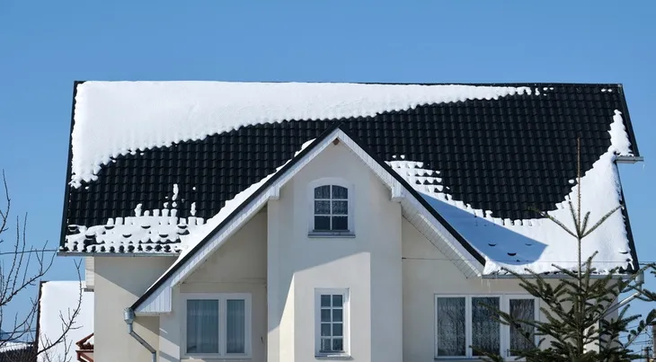 découvrez nos astuces pour économiser sur le prix de votre toiture et réaliser des travaux de qualité au meilleur coût.