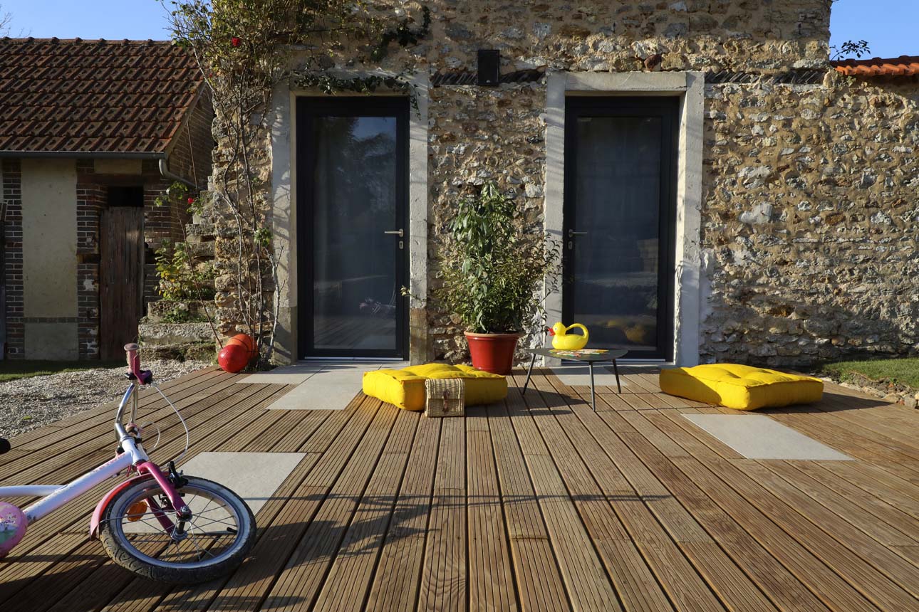 découvrez les prix pour la transformation d'une fenêtre en porte. guide complet des coûts, matériaux et étapes pour réussir vos travaux de rénovation.