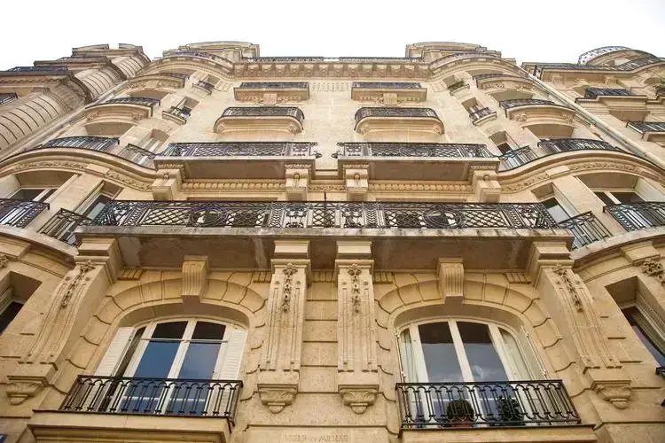 expert en ravalement de façade à paris 11 près de nation, nous rénovons et embellissons votre façade pour un rendu impeccable et durable.