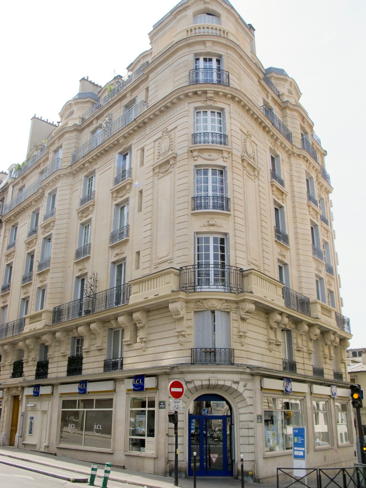 ravalement de façade à paris 12e bercy : améliorez l'apparence et la protection de votre bâtiment avec des experts locaux. services de qualité pour un rendu durable et esthétique.