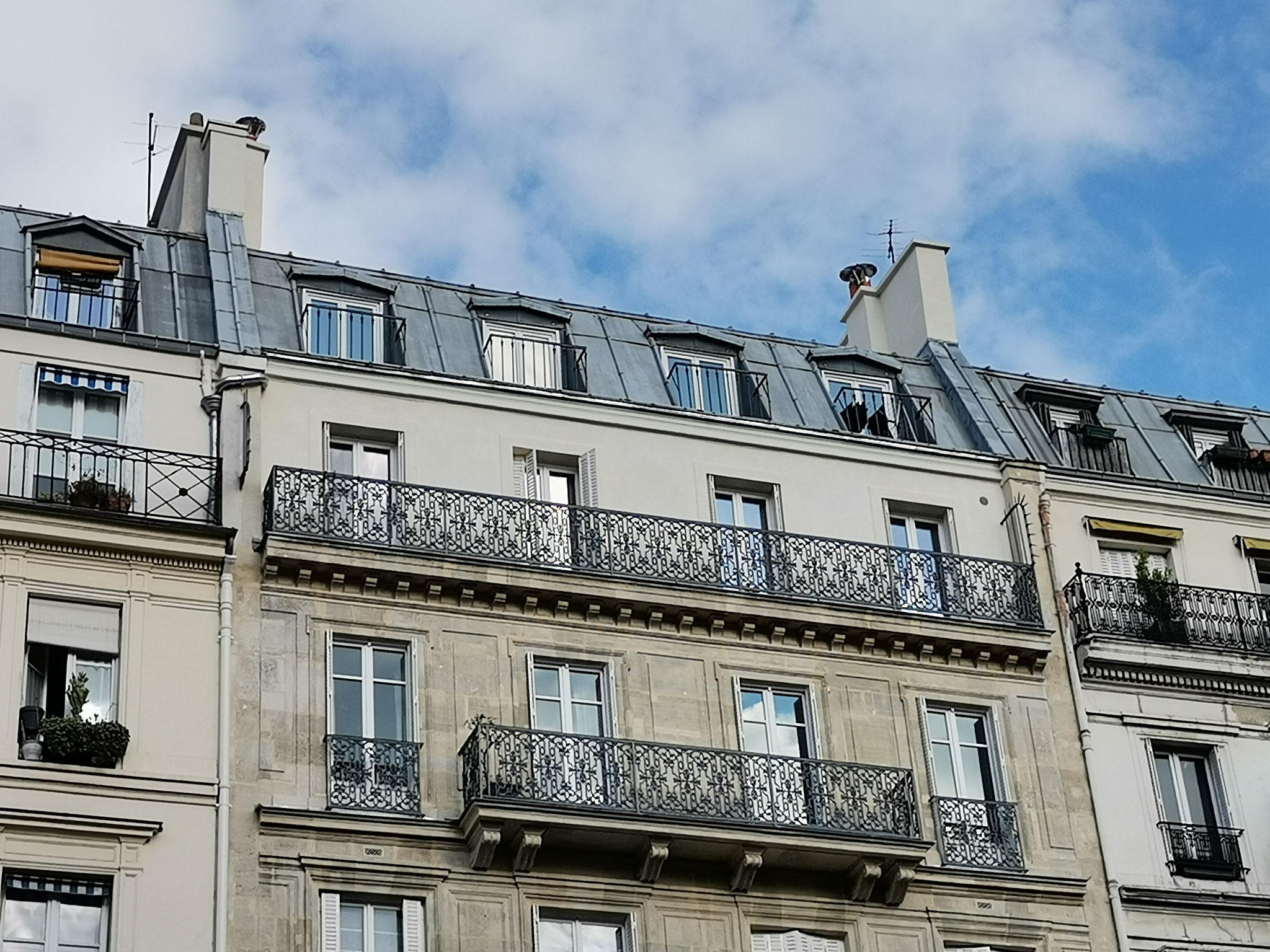 découvrez nos services professionnels de ravalement de façade à paris 3ème pour embellir et protéger votre bâtiment avec qualité et savoir-faire.