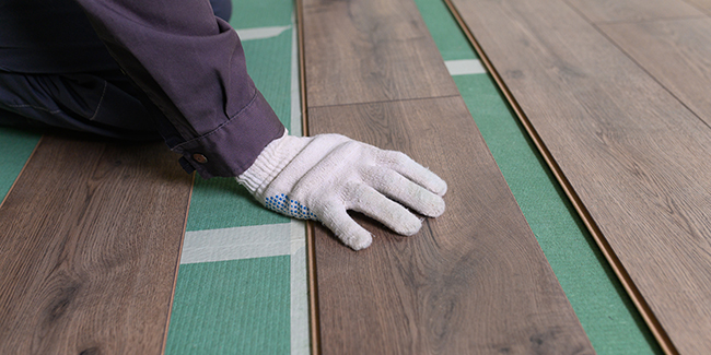 découvrez des astuces faciles pour recouvrir un carrelage au sol et donner un nouveau look à votre intérieur sans gros travaux.