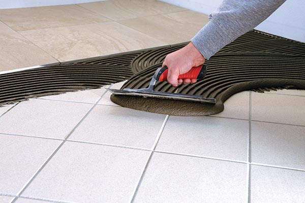 découvrez des astuces faciles pour recouvrir votre carrelage au sol et transformer votre intérieur rapidement et sans gros travaux.