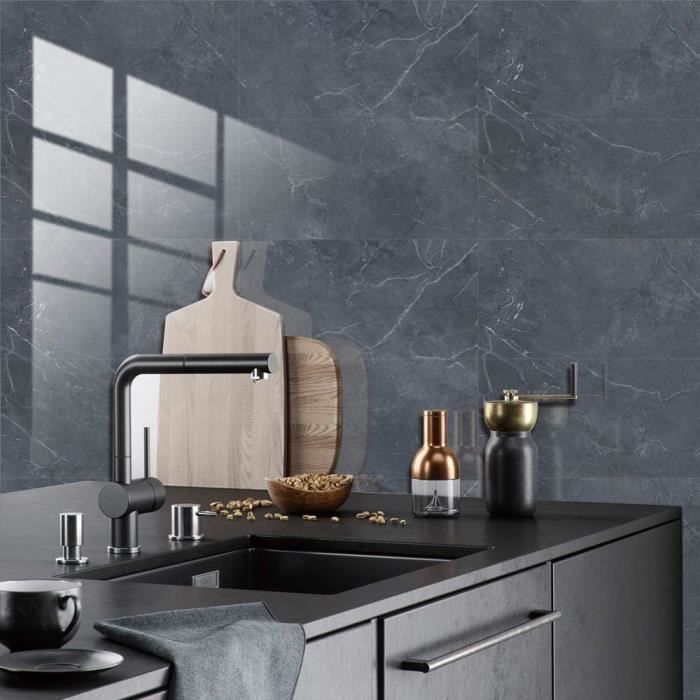 découvrez des solutions pratiques et esthétiques pour recouvrir le carrelage mural de votre cuisine et lui donner un nouveau style facilement.