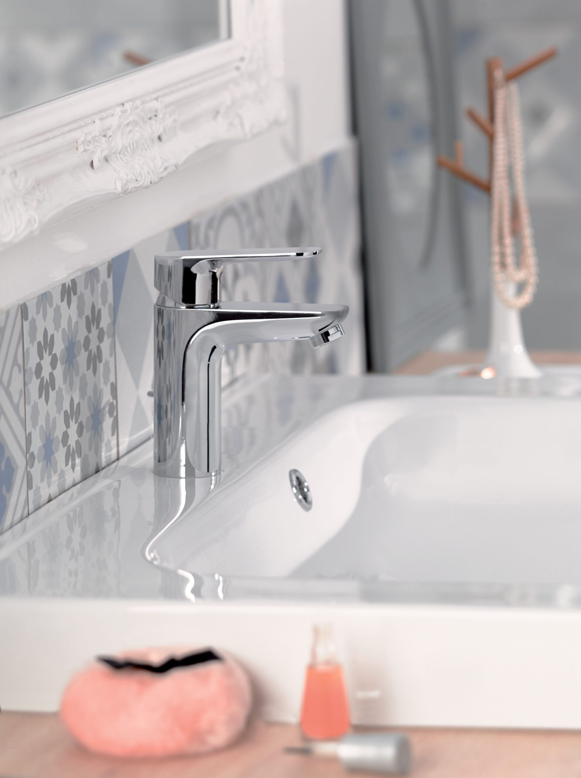 découvrez nos astuces déco pour recouvrir facilement un carrelage mural en relief et transformer vos murs avec style et simplicité.