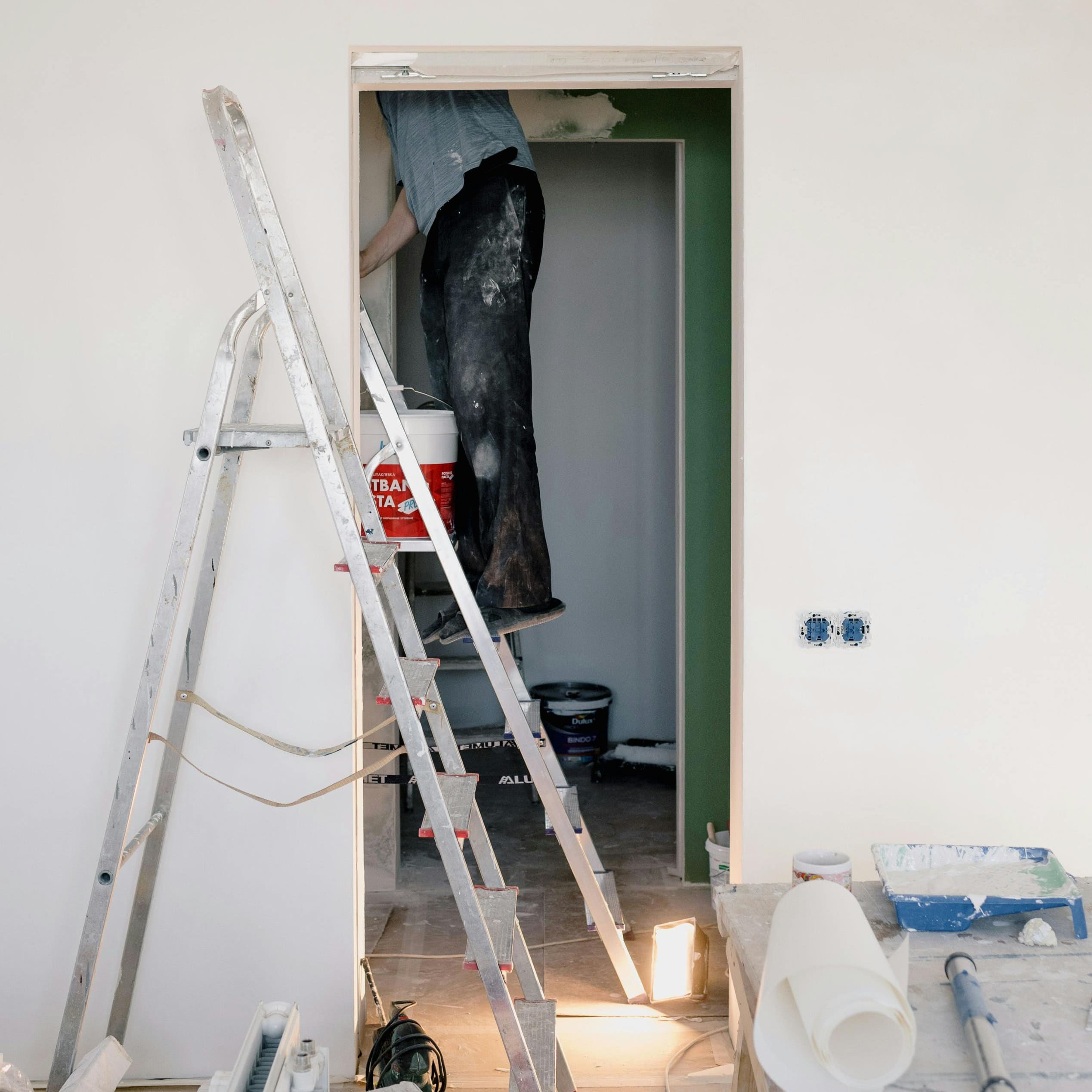 découvrez des solutions efficaces pour recouvrir un mur irrégulier et obtenir une surface lisse et esthétique. guide pratique et conseils pour vos travaux de rénovation.