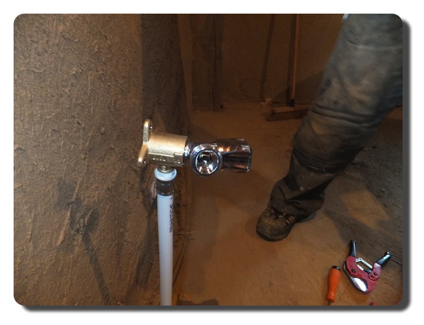 découvrez des astuces efficaces pour réduire le coût de la plomberie lors de votre projet d'autoconstruction et réaliser des économies substantielles.