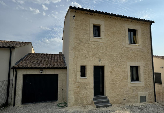 découvrez des solutions économiques pour refaire votre façade tout en améliorant l'esthétique et la protection de votre maison.