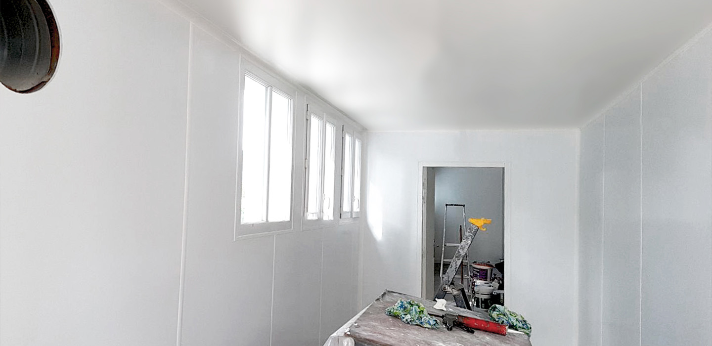 découvrez nos conseils et techniques pour refaire un mur irrégulier et obtenir une finition parfaite, même sur des surfaces difficiles.