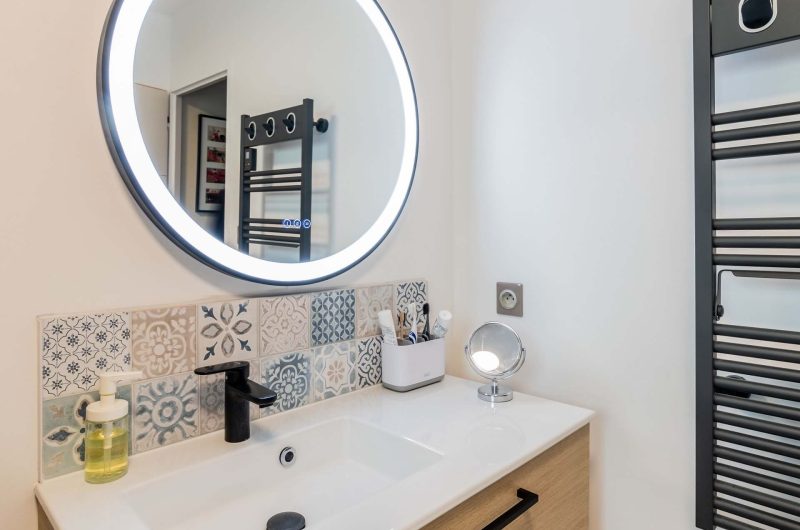 confiez la rénovation de votre salle de bain à un expert pour un espace moderne, fonctionnel et adapté à vos besoins.