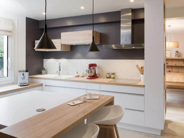 découvrez comment refaire une vieille cuisine avec des astuces pratiques et des idées de rénovation pour lui redonner un coup de jeune.