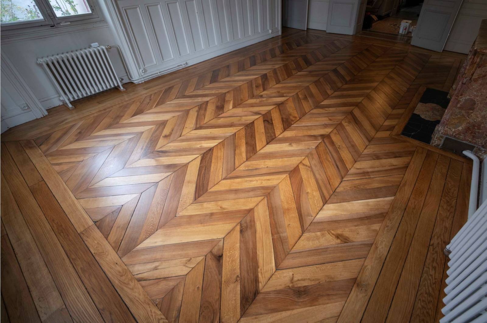 service professionnel de réfection de parquet pour restaurer et embellir vos sols en bois avec qualité et savoir-faire.