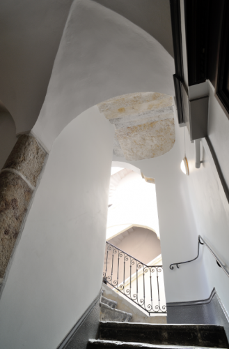 découvrez comment réinventer la cage d’escalier pour sublimer et valoriser votre patrimoine architectural avec des idées innovantes et esthétiques.