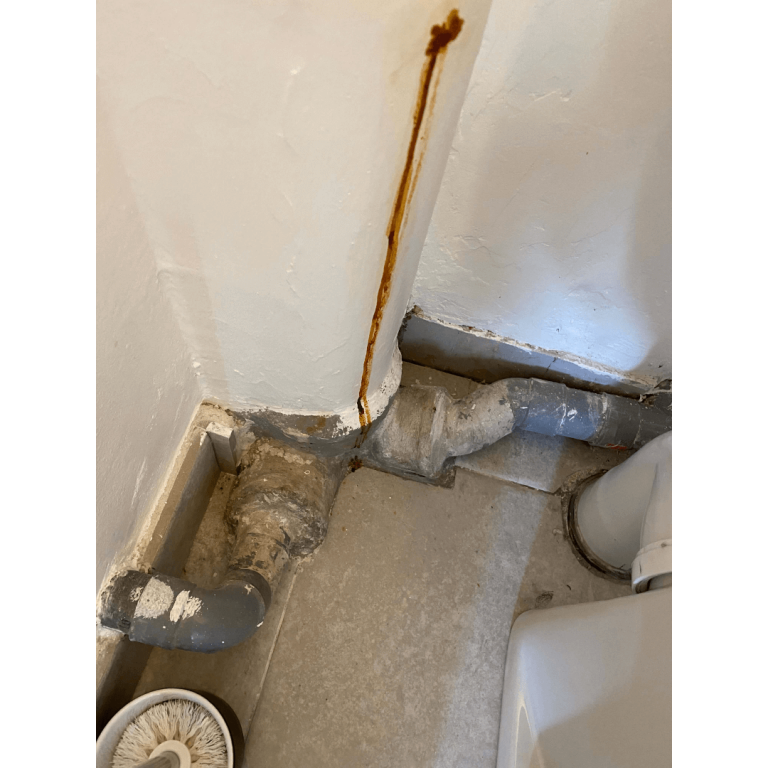 service professionnel de remplacement de colonne d'eaux usées au meilleur prix. qualité, efficacité et tarifs compétitifs garantis pour vos travaux de plomberie.