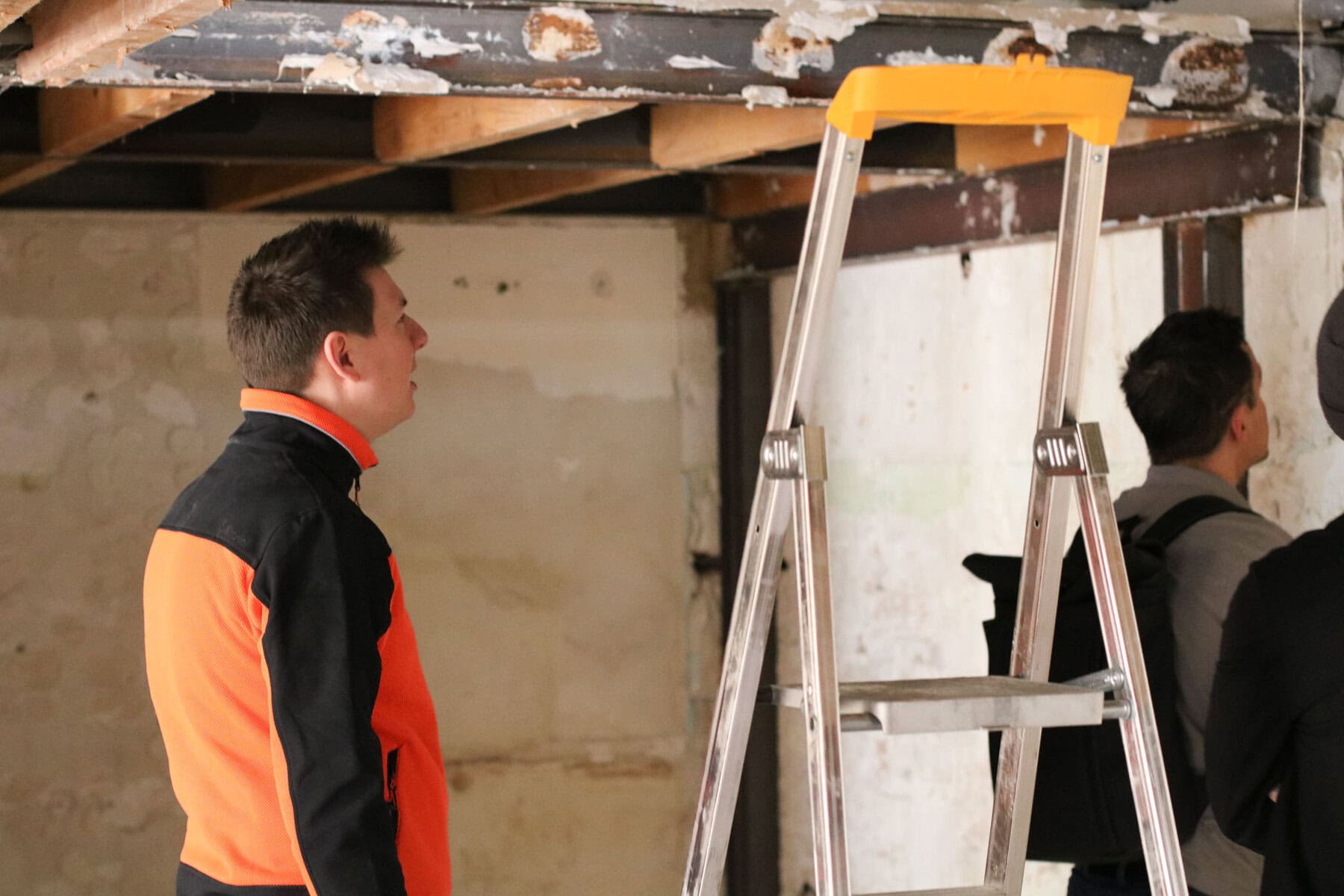 découvrez nos services professionnels de rénovation pour transformer votre espace avec qualité et savoir-faire. expertise en rénovation intérieure et extérieure.