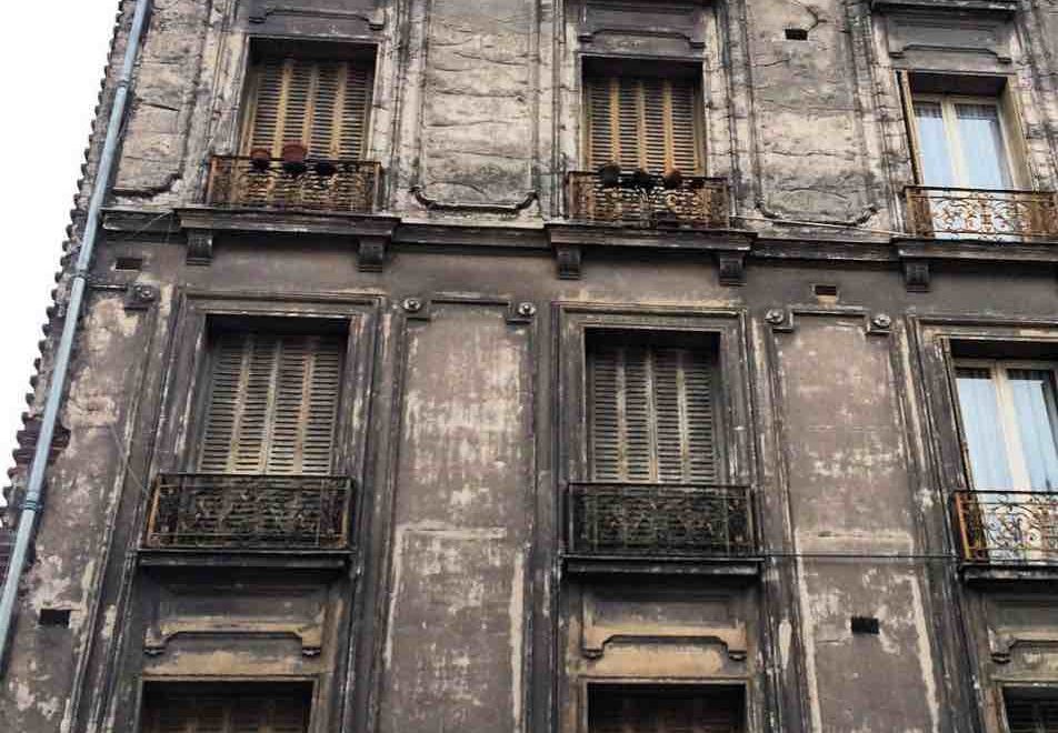 découvrez des conseils et astuces pour réussir la rénovation économique de votre appartement tout en optimisant votre budget et la qualité des travaux.