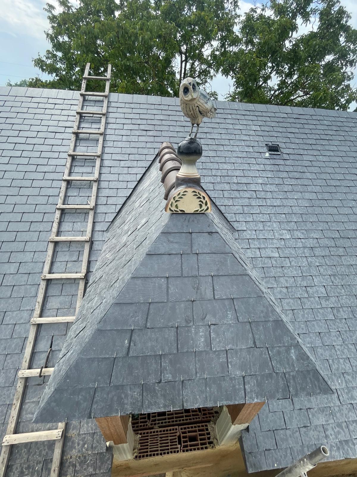 expert en rénovation d'ardoise, nous redonnons vie à vos toitures avec des matériaux de qualité et un savoir-faire traditionnel. contactez-nous pour un devis personnalisé.