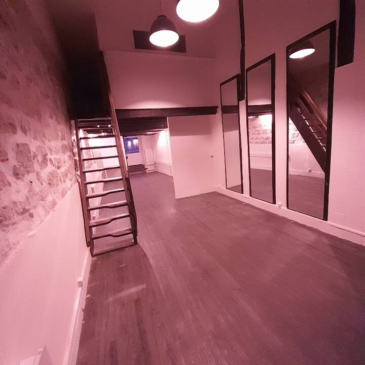spécialistes en rénovation artisanale de locaux commerciaux à paris 11, nous transformons votre espace avec savoir-faire et qualité pour un résultat unique et personnalisé.