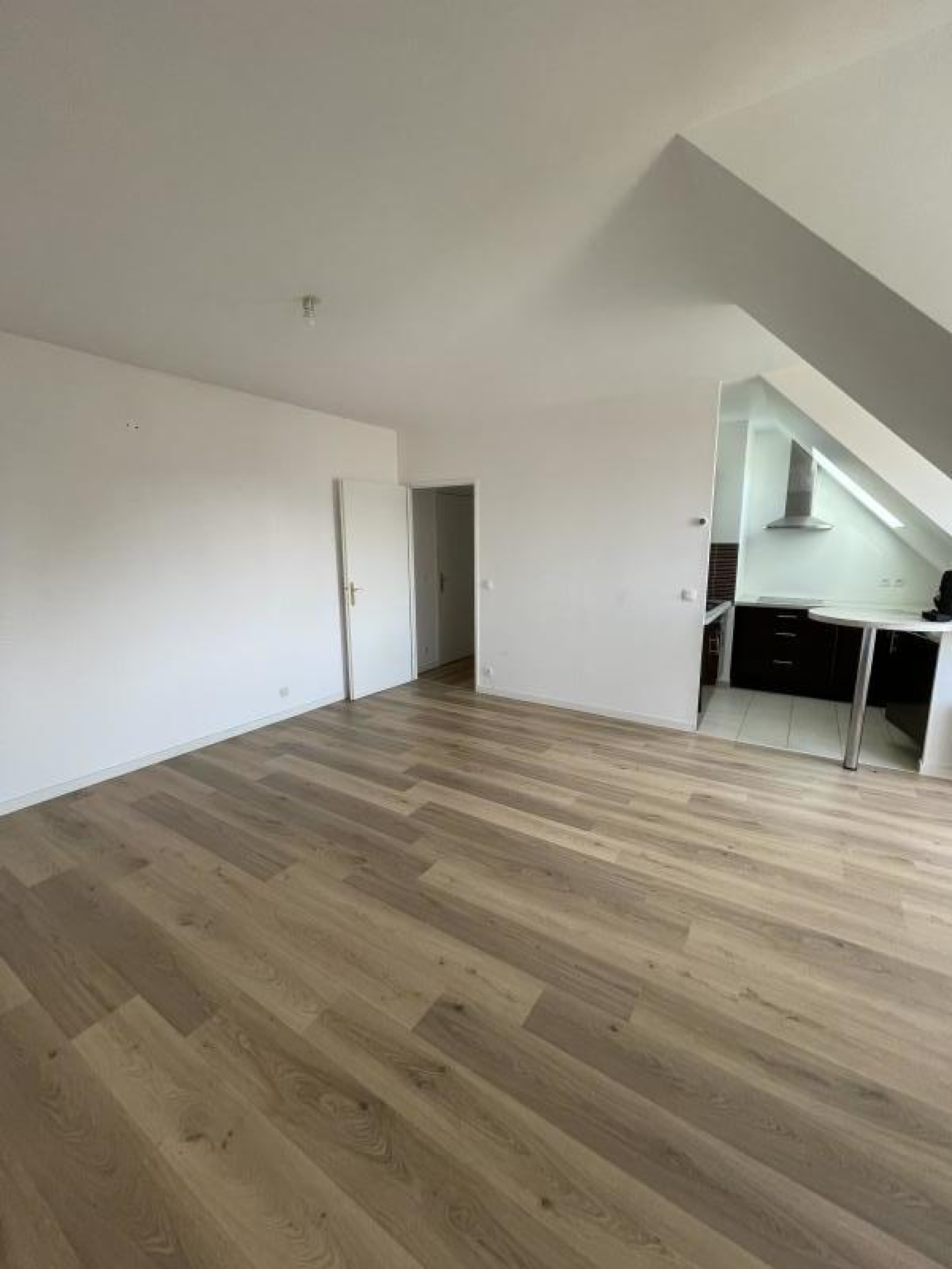 découvrez nos services de rénovation bien-être à magny-le-hongre pour transformer votre espace en un havre de paix alliant confort et sérénité.