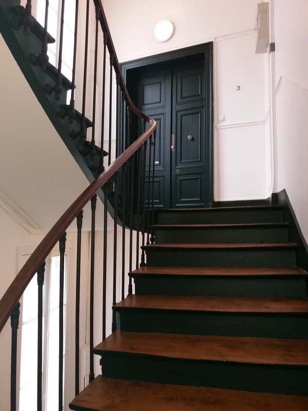 découvrez nos solutions professionnelles pour la rénovation de votre cage d’escalier, alliant esthétique et sécurité pour transformer votre intérieur.