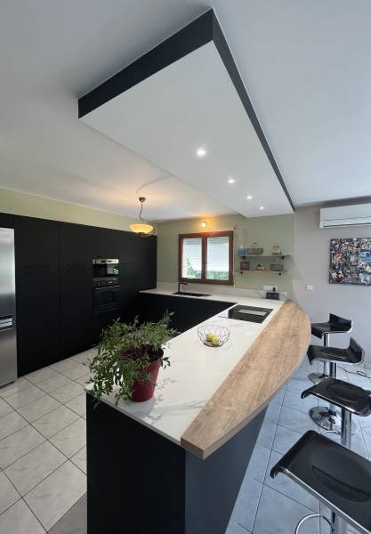 expert en rénovation de cuisine à montenils 77320, nous transformons votre espace avec des solutions sur mesure, alliant design et fonctionnalité pour une cuisine moderne et conviviale.